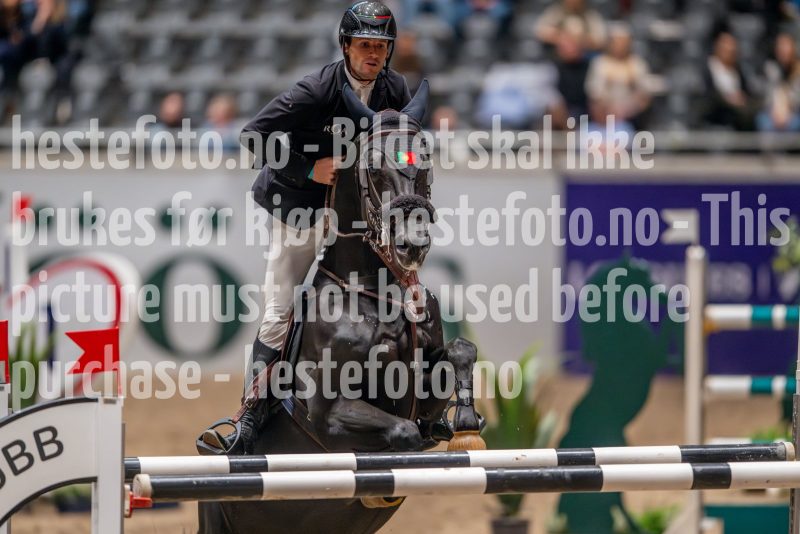 20241018-185836-2024-10-18-18-58-36-48-NIKON-Z-9