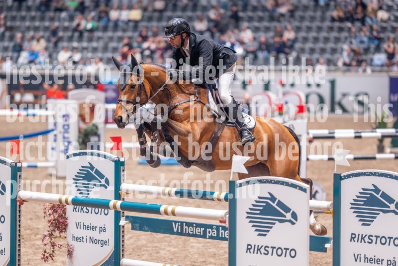 20241018-190934-2024-10-18-19-09-37-84-NIKON-Z-7