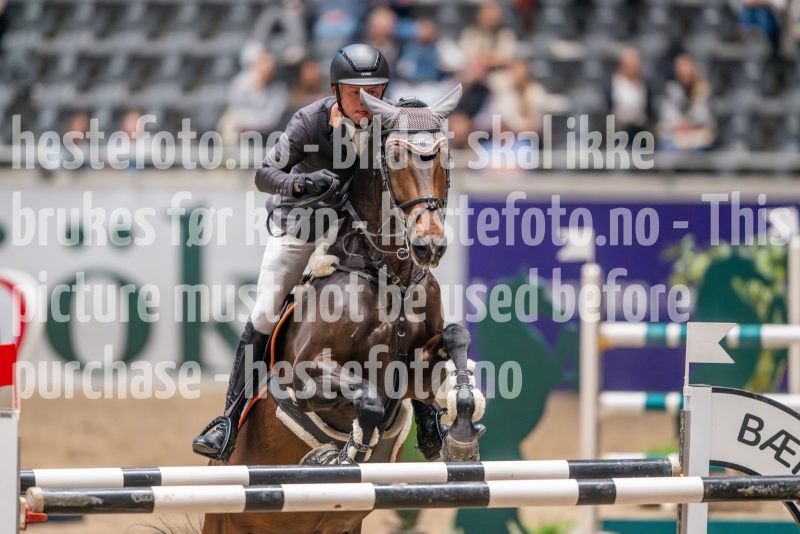 20241018-193551-2024-10-18-19-35-51-23-NIKON-Z-9