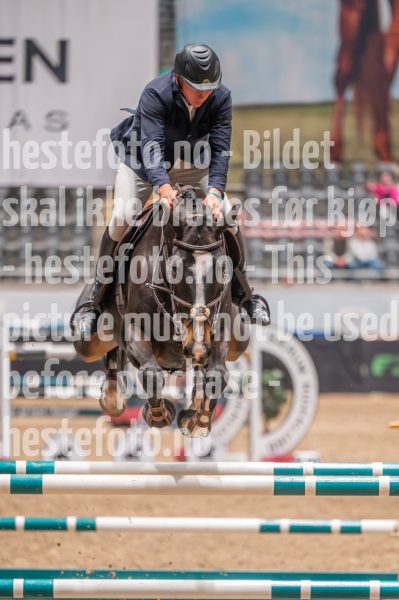 20241018-194255-2024-10-18-19-42-55-02-NIKON-Z-6-2