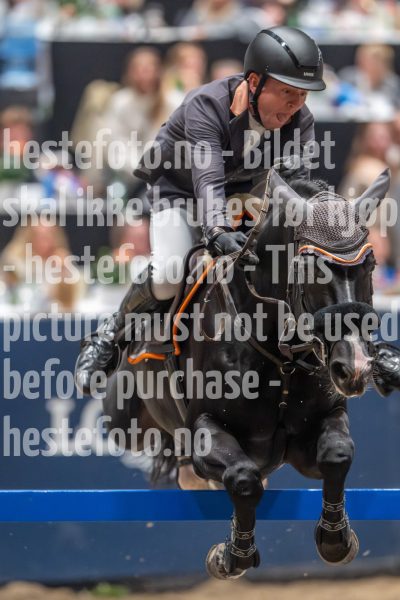 20241019-210033-2024-10-19-21-00-33-43-NIKON-Z-9