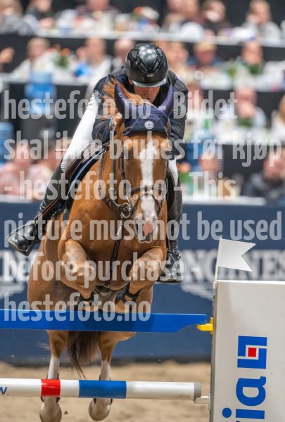 20241019-210236-2024-10-19-21-02-37-60-NIKON-Z-9