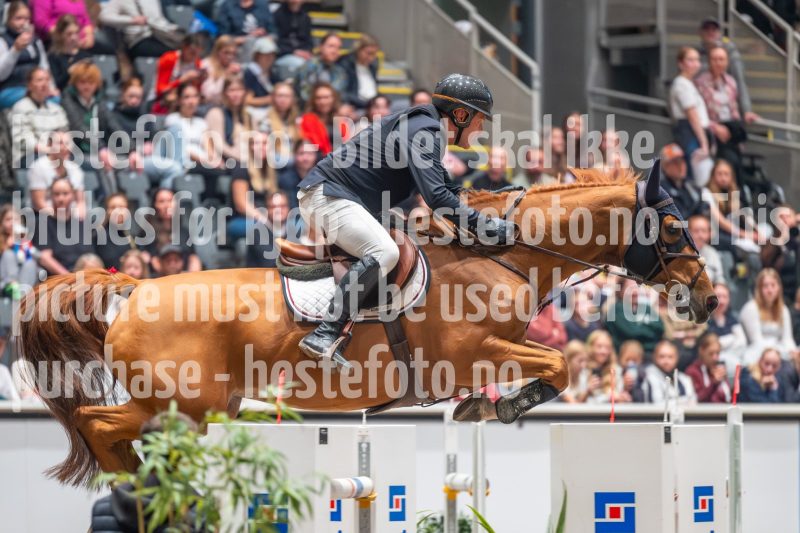 20241019-210435-2024-10-19-21-04-35-19-NIKON-Z-6-2