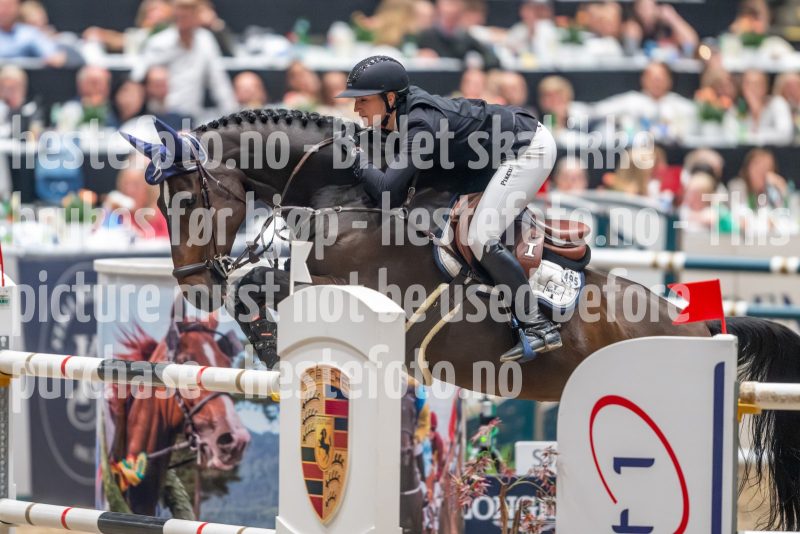 20241019-211330-2024-10-19-21-13-31-80-NIKON-Z-9
