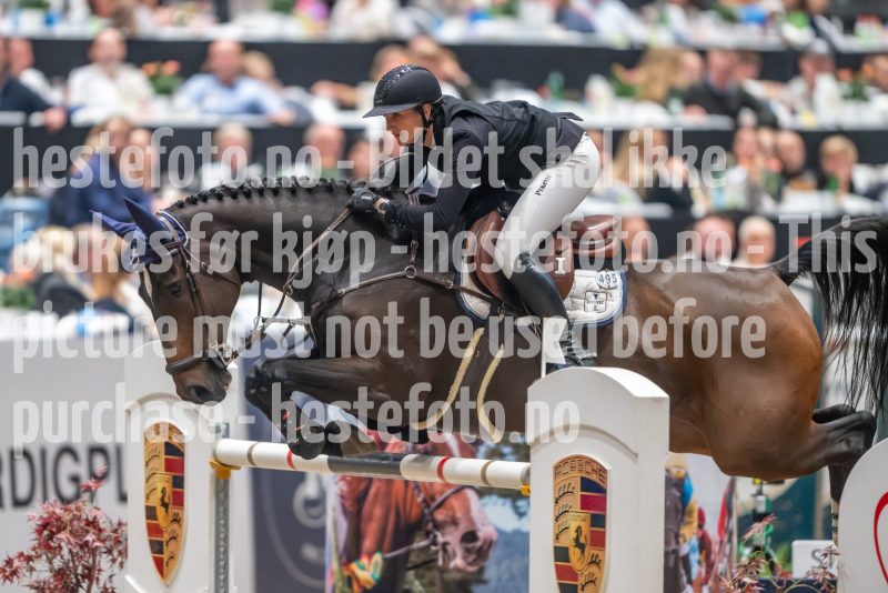 20241019-211330-2024-10-19-21-13-31-95-NIKON-Z-9