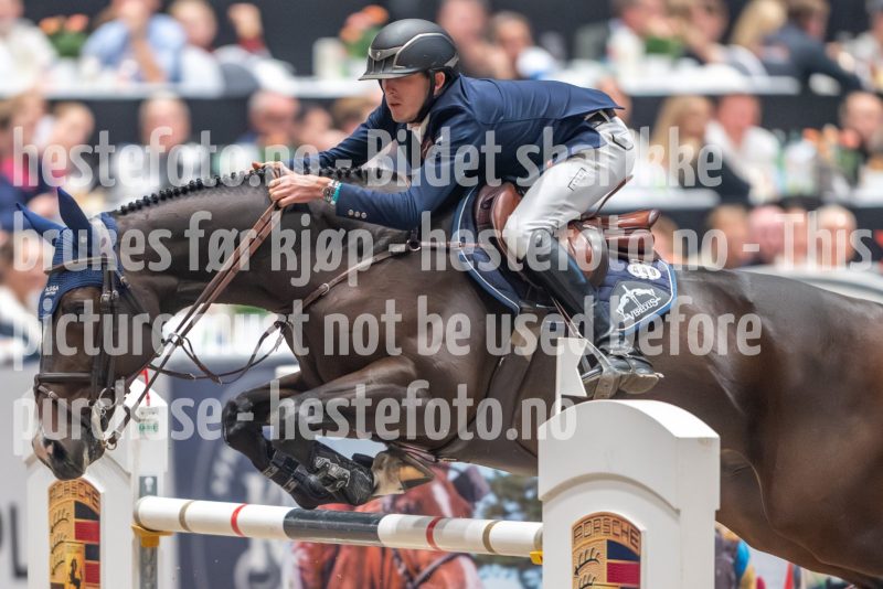 20241019-213147-2024-10-19-21-31-48-75-NIKON-Z-9