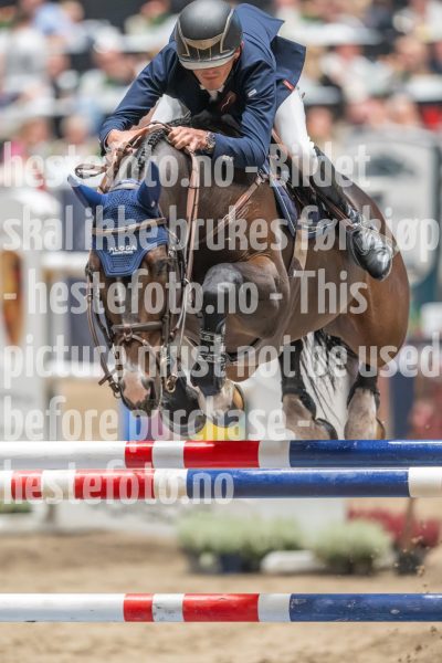 20241019-213217-2024-10-19-21-32-18-79-NIKON-Z-9