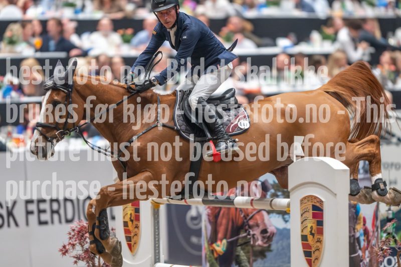 20241019-213848-2024-10-19-21-38-49-70-NIKON-Z-9
