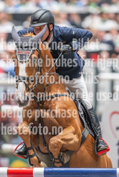 20241019-213919-2024-10-19-21-39-19-10-NIKON-Z-9