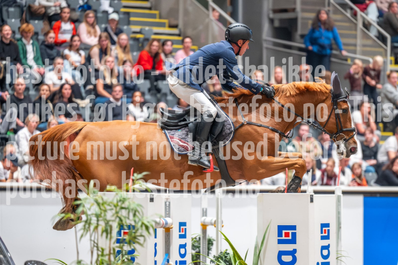 20241019-213919-2024-10-19-21-39-20-56-NIKON-Z-6-2
