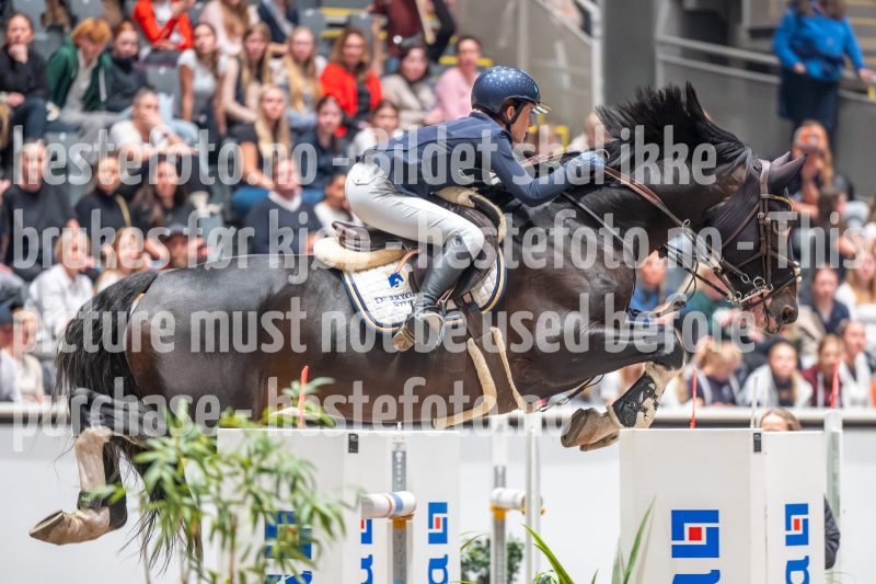 20241019-214531-2024-10-19-21-45-32-68-NIKON-Z-6-2