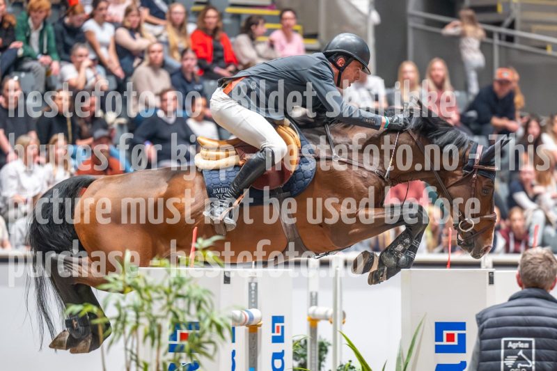 20241019-215722-2024-10-19-21-57-23-95-NIKON-Z-6-2