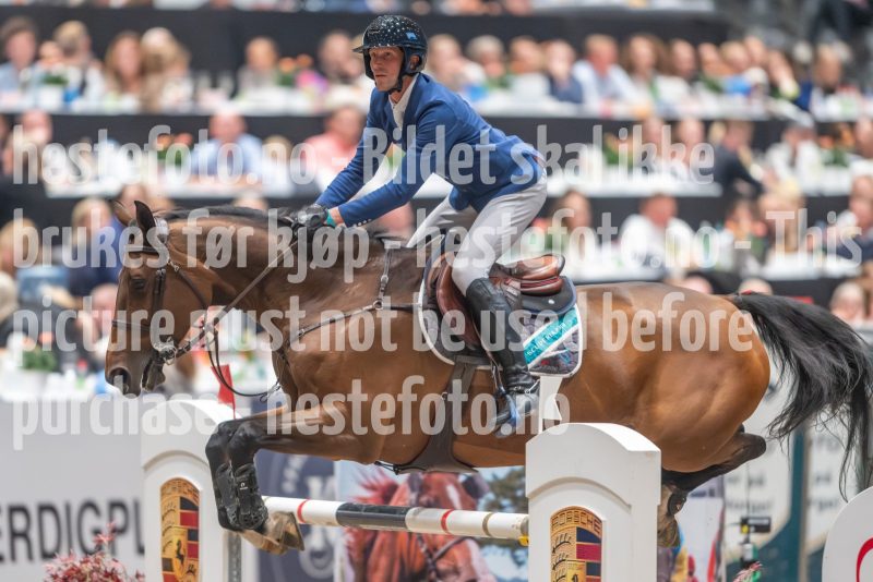 20241019-220112-2024-10-19-22-01-13-63-NIKON-Z-9