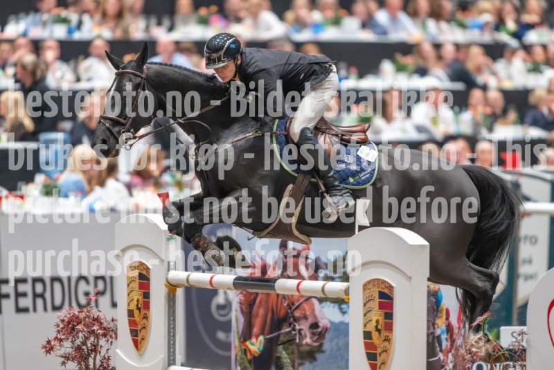 20241019-220317-2024-10-19-22-03-17-20-NIKON-Z-9