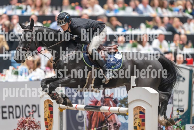 20241019-220317-2024-10-19-22-03-18-25-NIKON-Z-9