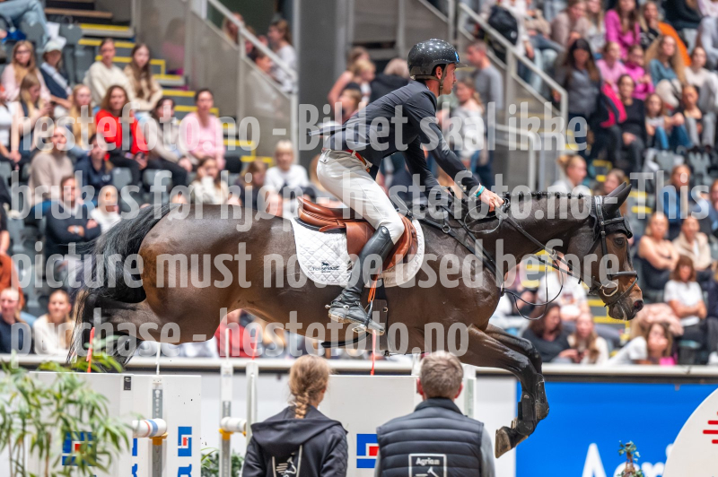 20241019-220558-2024-10-19-22-05-59-93-NIKON-Z-6-2