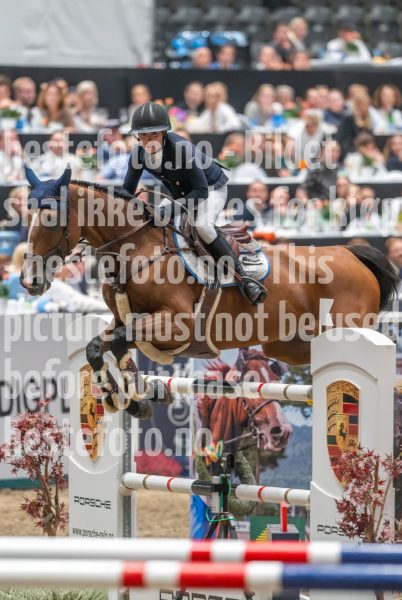 20241019-221933-2024-10-19-22-19-33-31-NIKON-Z-9