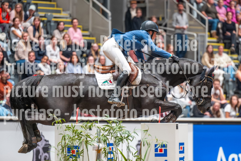 20241019-222059-2024-10-19-22-21-00-79-NIKON-Z-6-2