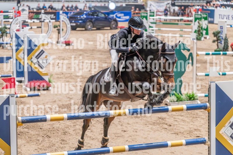 20241018-213540-2024-10-18-21-35-41-57-NIKON-Z-6-2