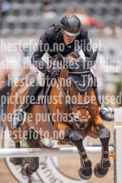 20241018-214845-2024-10-18-21-48-46-89-NIKON-Z-9