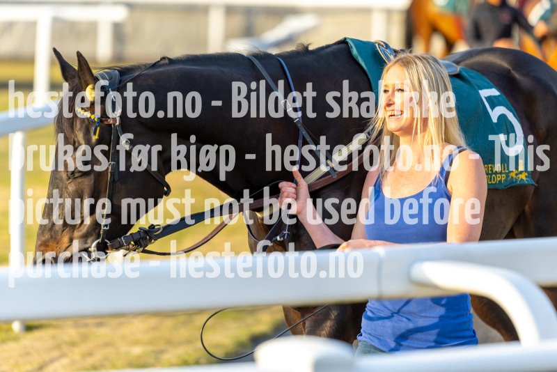 20220421-192008-DSC0221