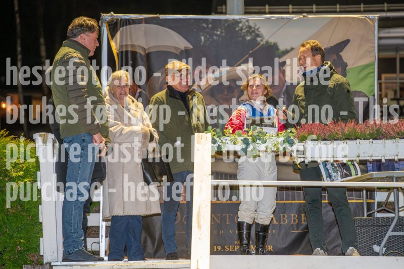 20251113-192722-DSC_0606