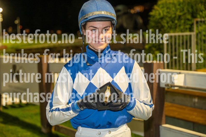 20251016-192158-DSC_6804